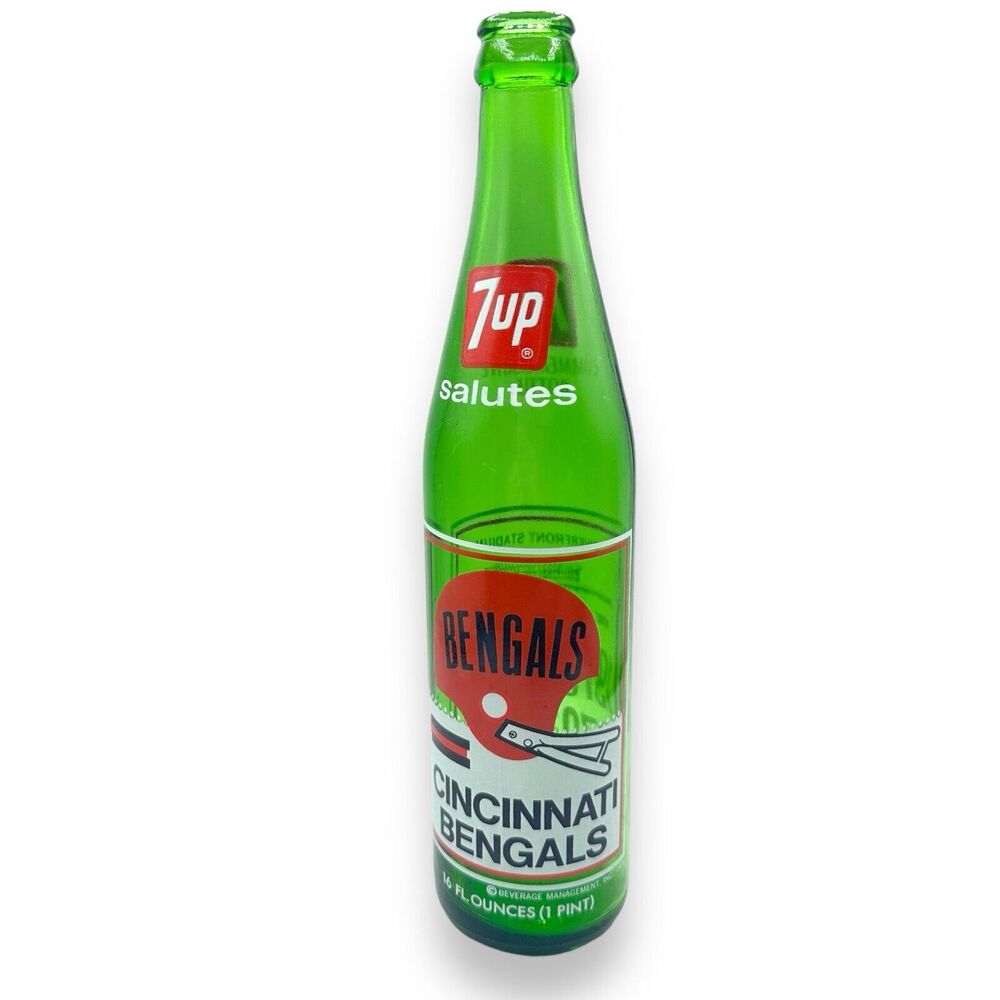 7up Commemorative 1974 Salutes Cincinnati Bengals 16oz Green Soda Bottle Vintage